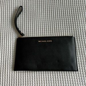 michael kors wristlet